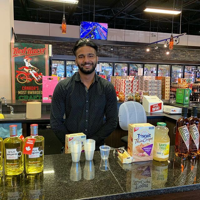 Hey y’all! We’ve got another sippy Saturday going on! Today we are sampling @ungava_gin as well as @lot40 in our tasting bar! Navi is sampling these premium spirits until 7pm so be sure to stop by! Cheers! 🥃