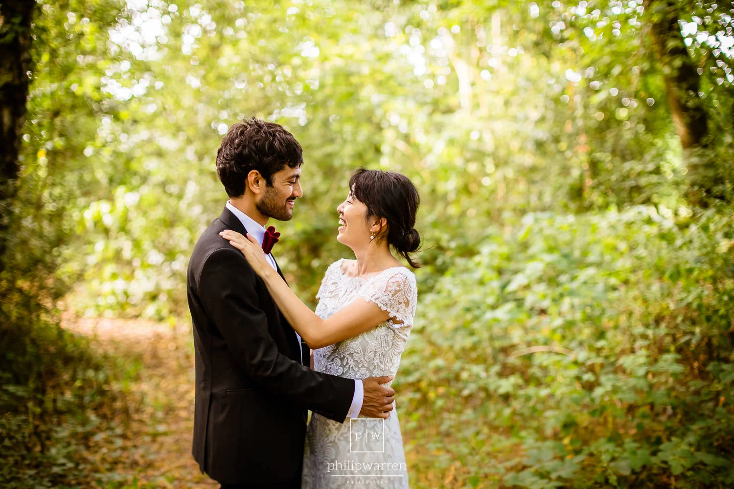 wedidng photos in the grounds of plas glansevin
