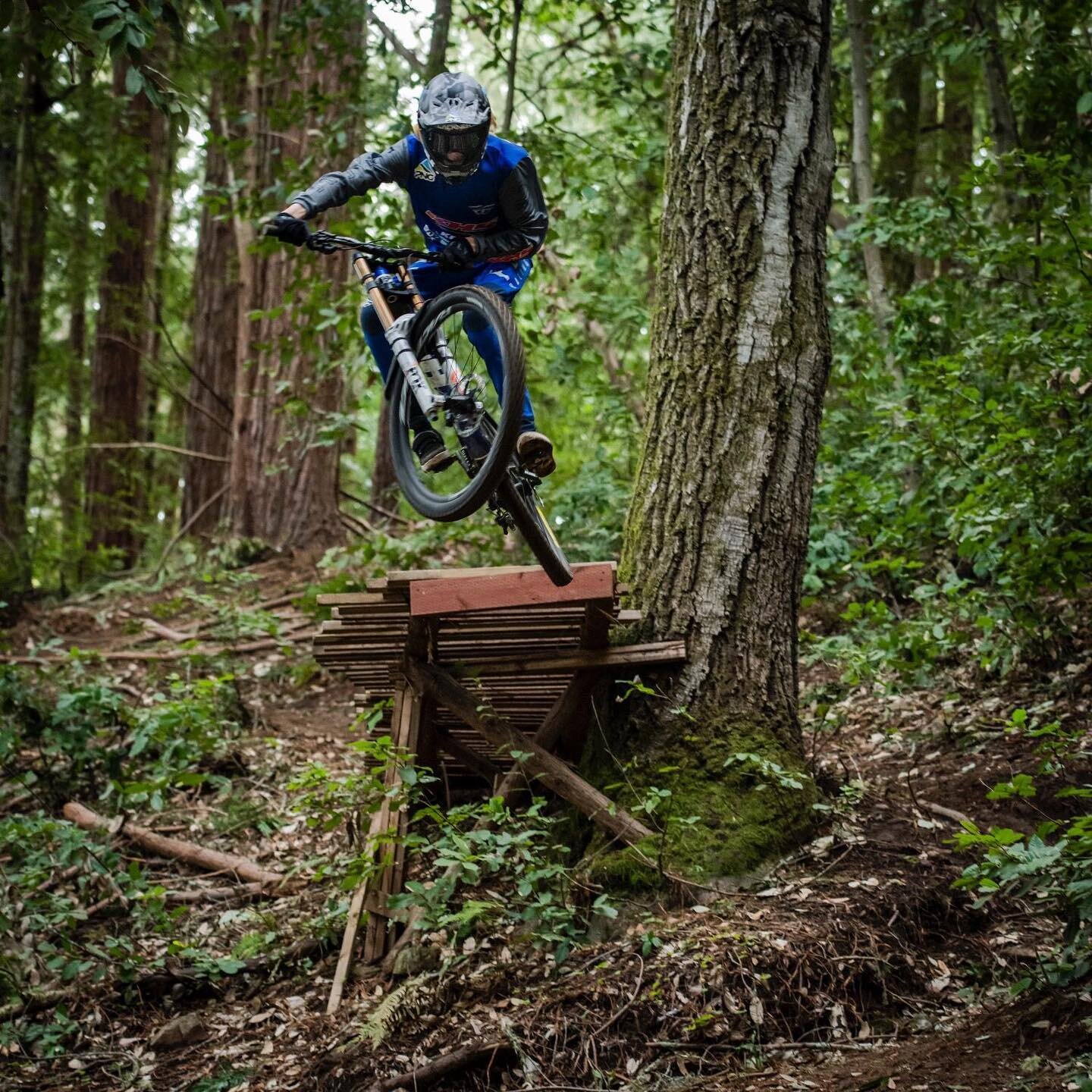 Get out there and send it into the weekend!
.
.
.
#mtb #shred #dirt #trail #bike #ride #forest #herodirt #singletrack #getsomeair