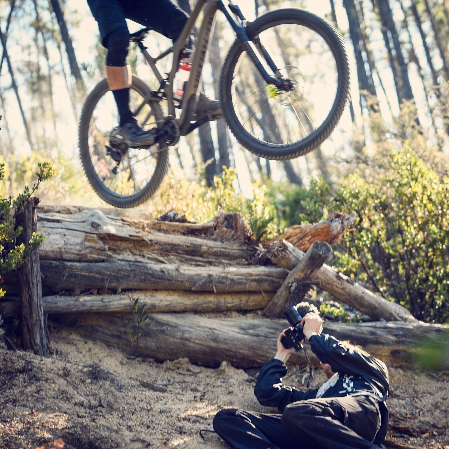 Another day at the office...
.
.
.
#photoshoot #mtb #trail #ride #bike #mountainbike #film #athlete #float #hangtime