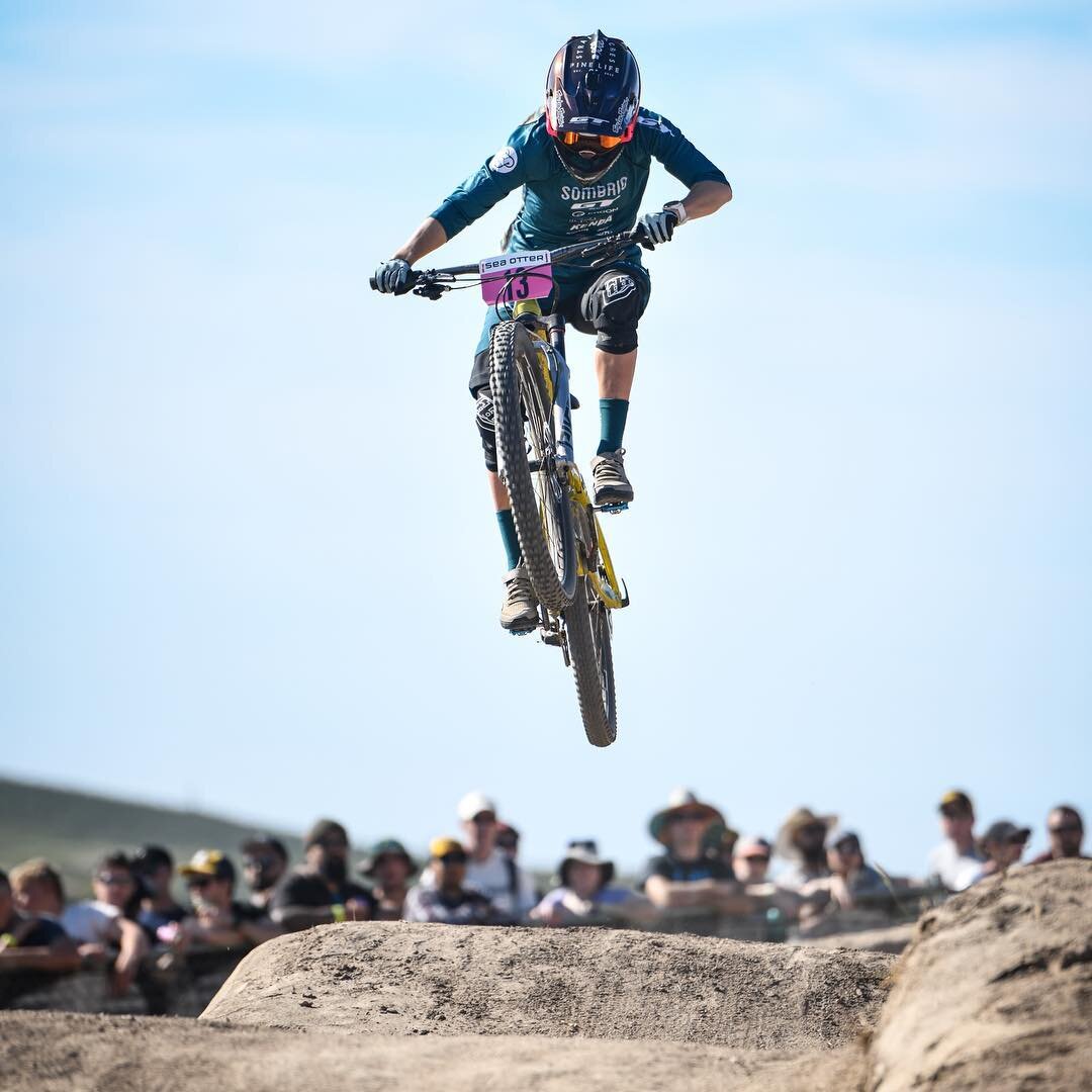 The @rachelstrait1 🚀

#seaotterclassic #dualslalom #race #mtb #air #hangtime #liftoff #style #float #dirt #bike #ride