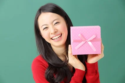 Unlike in Japan, both males and females exchange Valentine’s cards and gifts in the U.S.