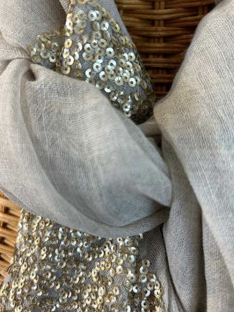 Cream-GoldSequins-480x640-CloseUp1.png