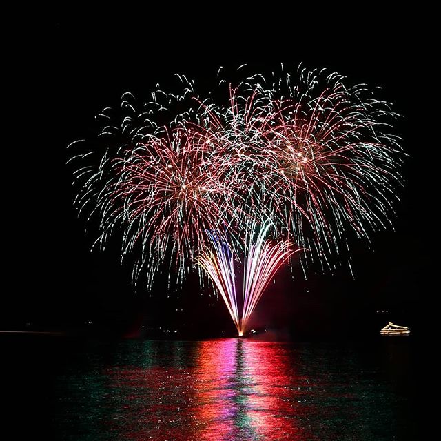 Daily fireworks at an onsen town.  Their fireworks was one of the best I have seen in a while.

#fireworks #fireworks #hokkaido