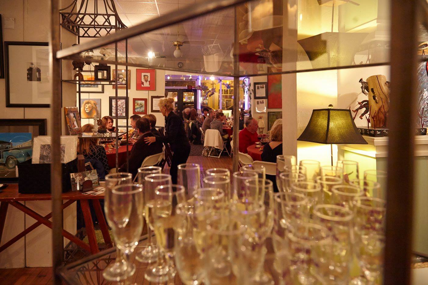 canvas-and-cuisine-at-artmongerz-greensboro-tracey-marshall-collaboration-event-01.jpg