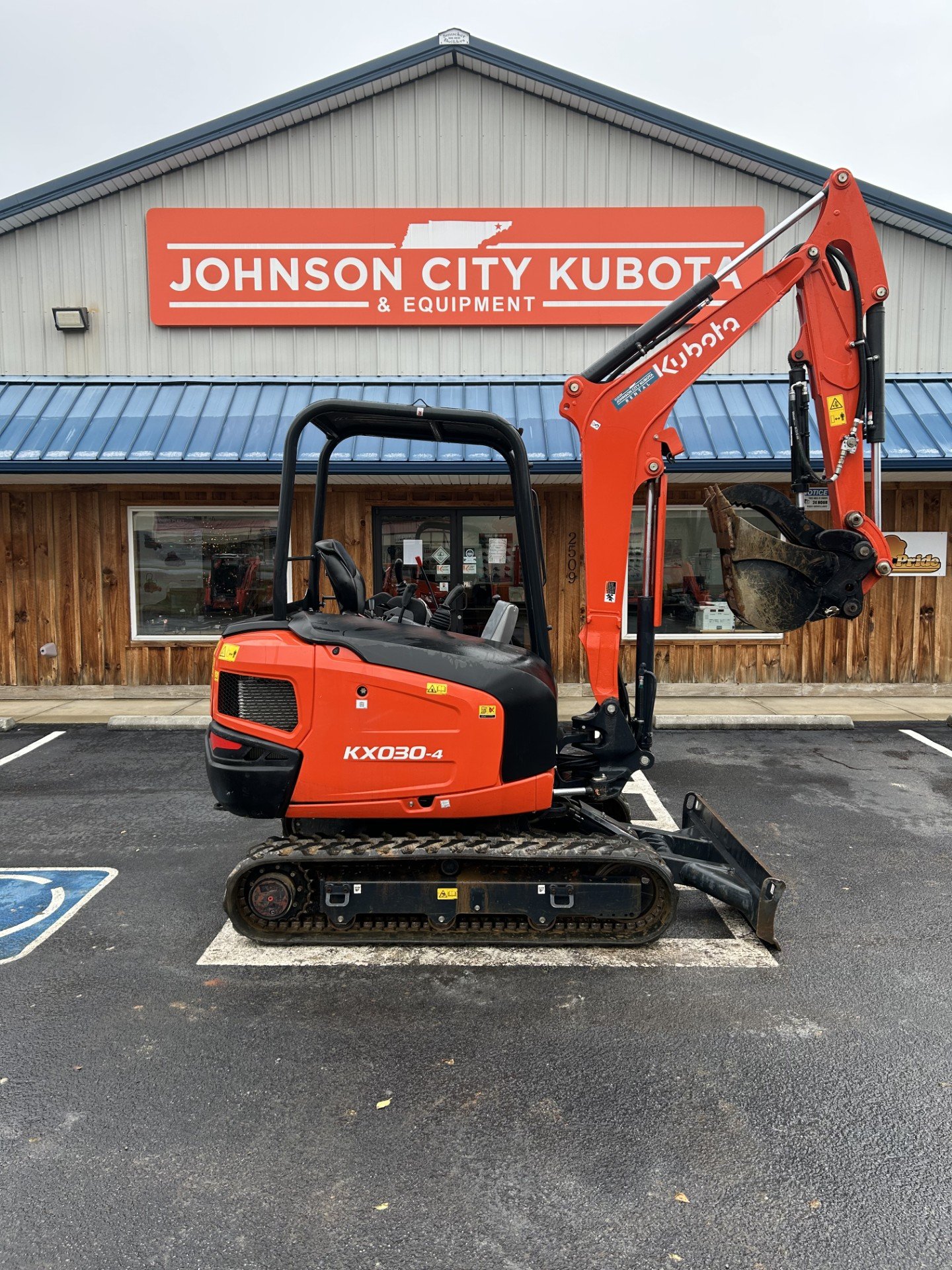 KX030 123 HR $1,020/MON