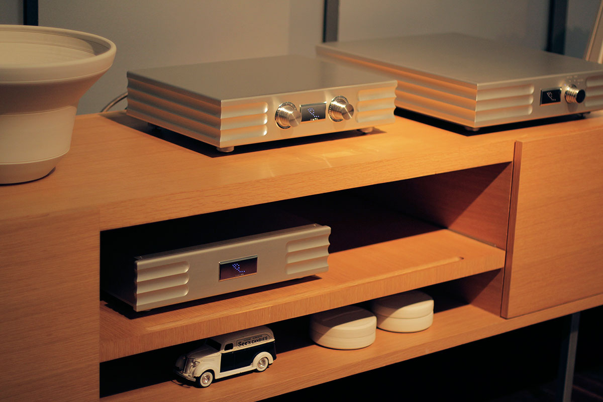 Indigo Electronics from Qualia & Company - Japan