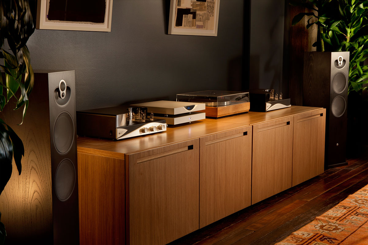 Zesto Audio, Linn Klimax, Majik Turntable and Majik speakers