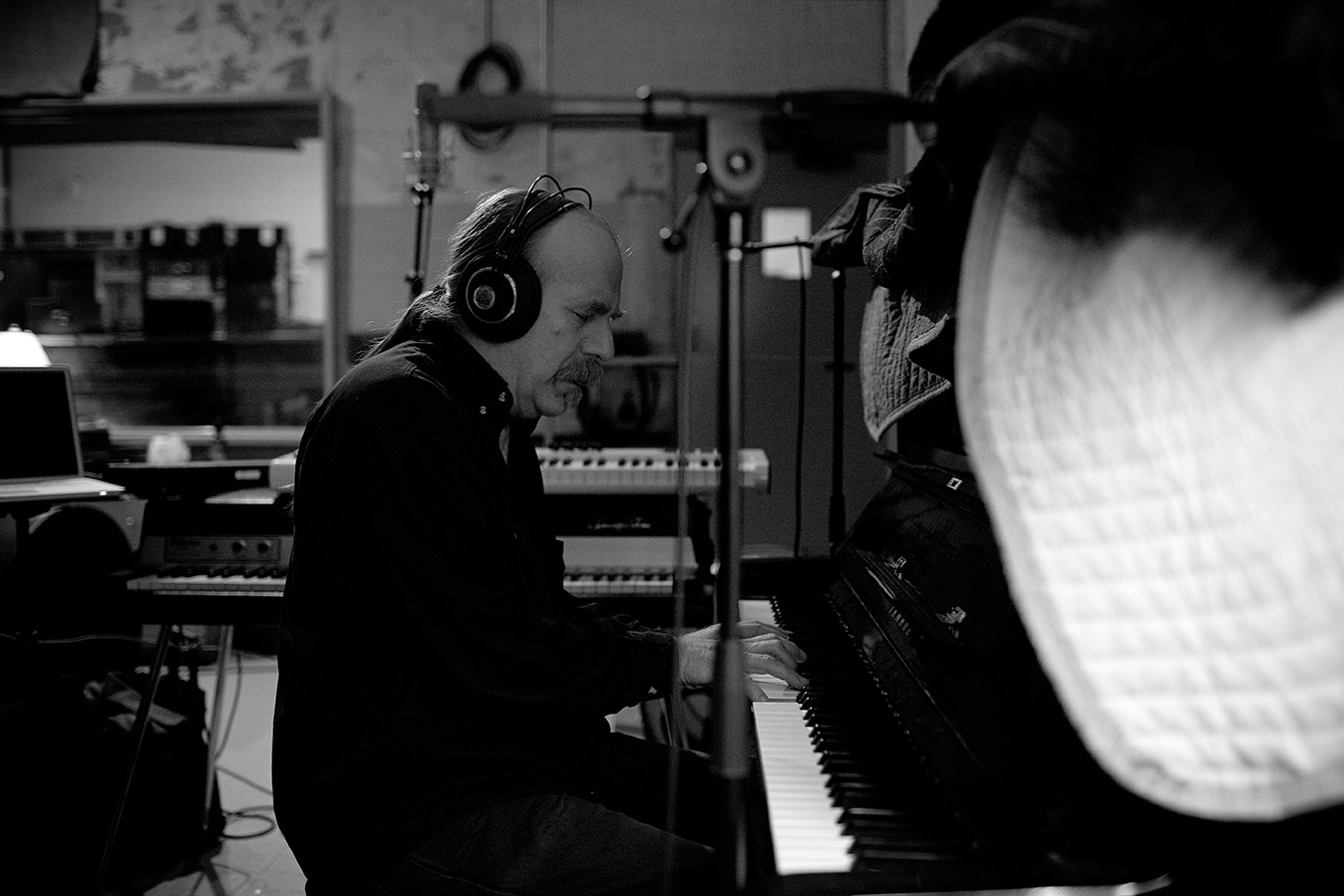 005_SMS_MOEZZI_STUDIORECORDING_II_1211_IMG_9315_BW_LR.jpg