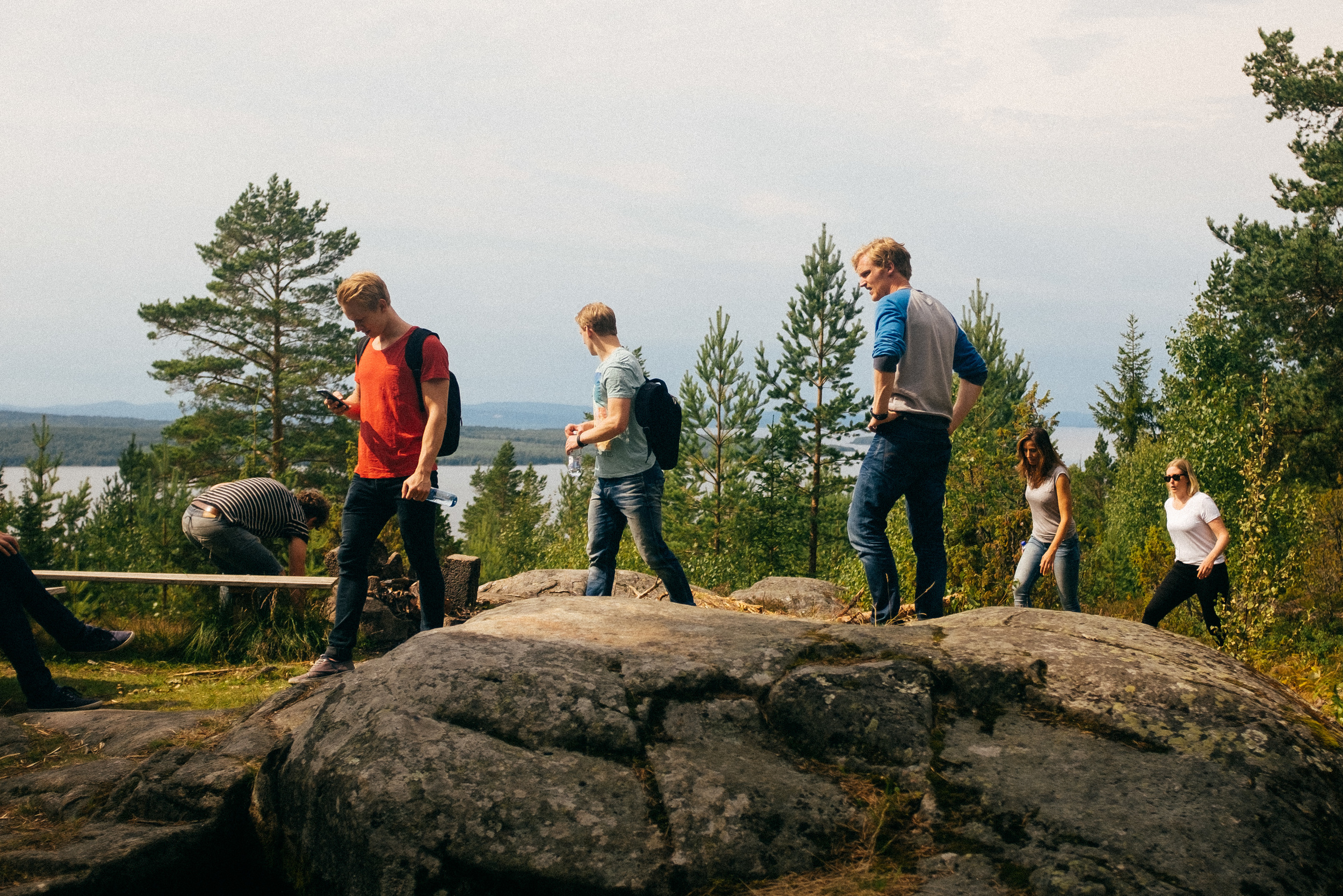 Utsiktsplatsen på Digerberget. Genomgång av scenen med fotograf och skådespelare.