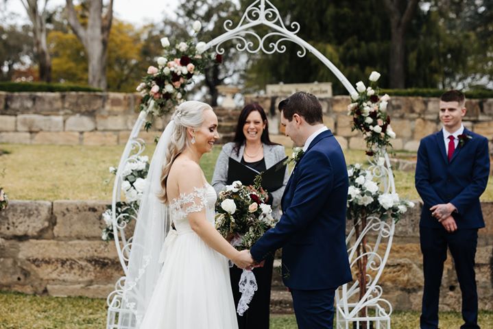 Round wedding arch.jpg