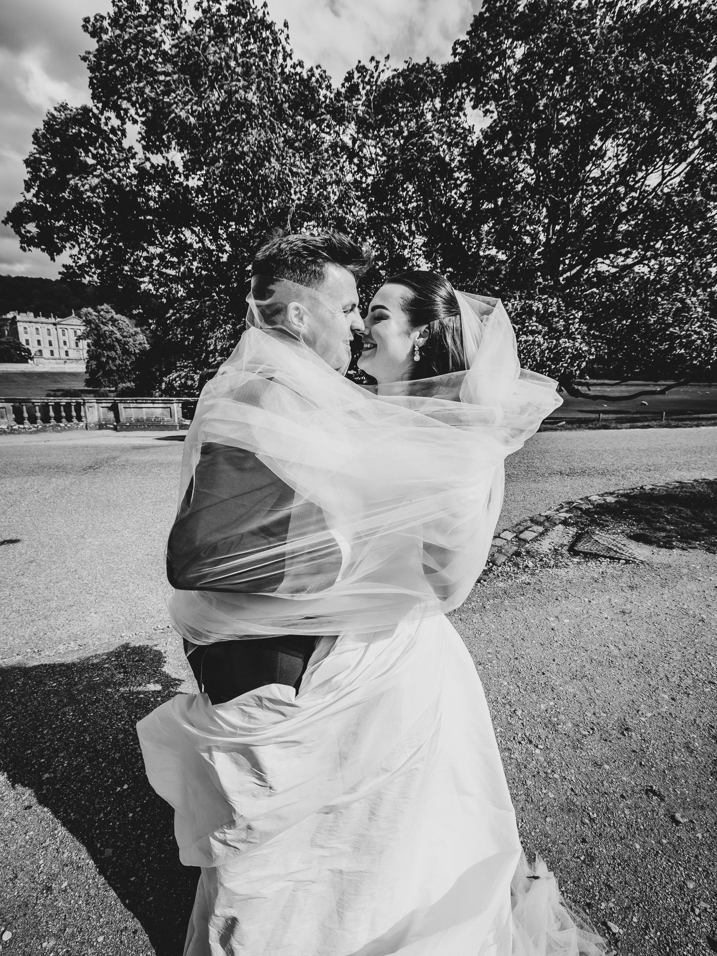 The complete story. ✨

From the relaxed morning prep over at The Cavendish Hotel to exploring the endless, sun-drenched gardens at Chatsworth House, Claire and Jordan&rsquo;s wedding day was a masterclass in elegance from start to finish.

There is s