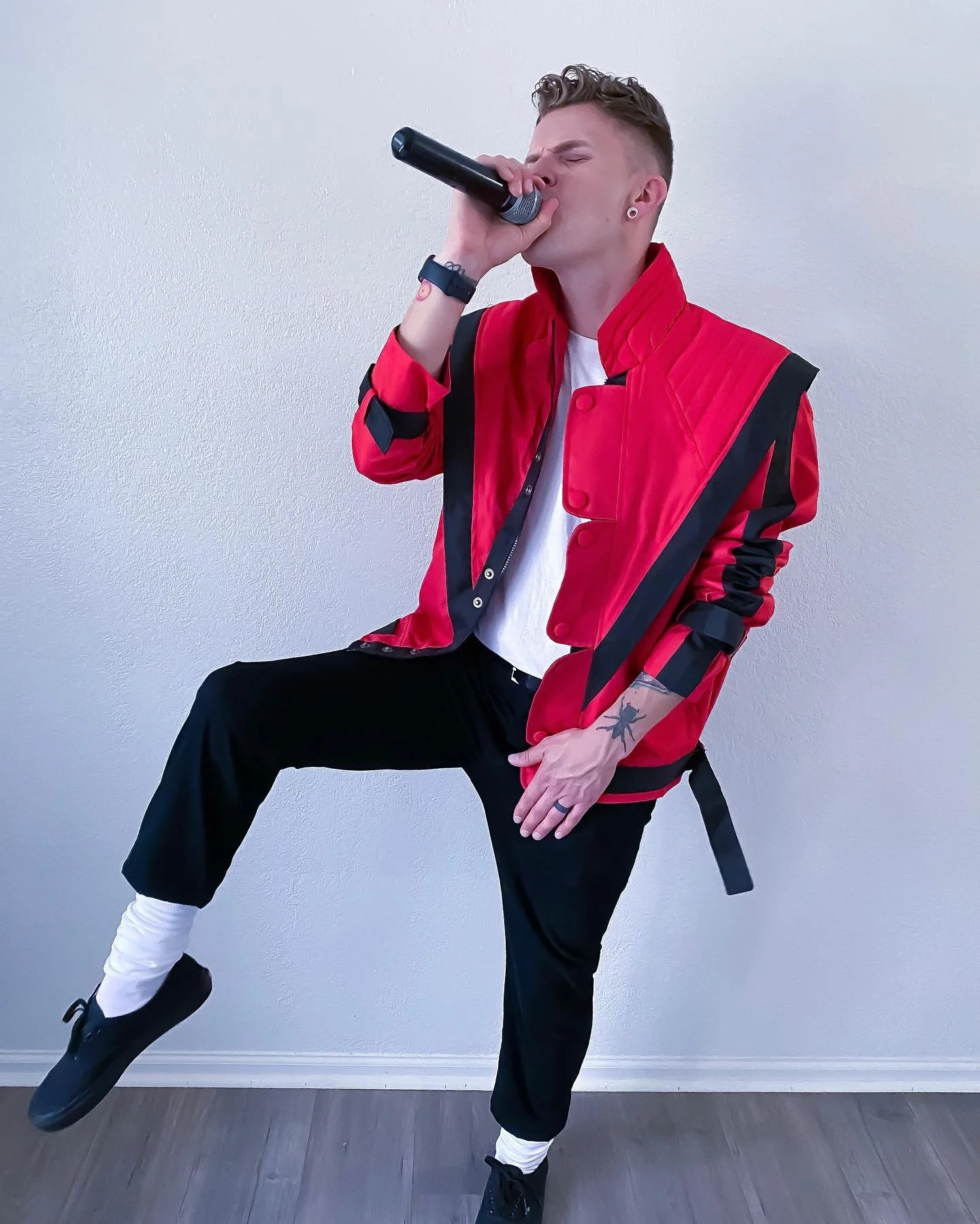 No mere mortal can resist the evil of the thriller&hellip; because I&rsquo;m bad&hellip; and Billie Jean is not my lover. Shamone. 
.
.
.
P.s. Annie is OK 👌🏼 
#healtheworld #lastnightwasamovie #likemike #michaeljackson #thriller #80sparty