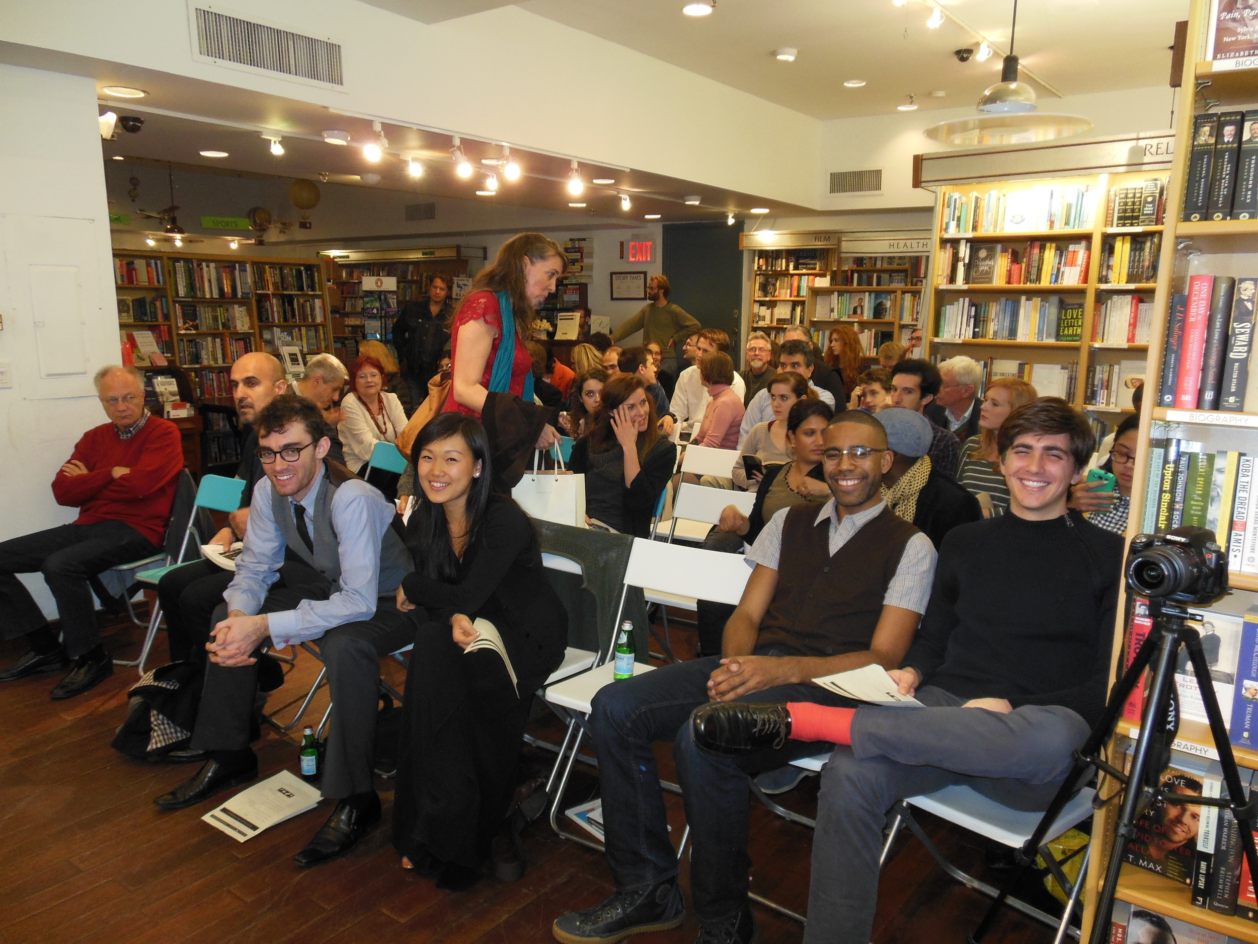  The crowd begins to gather well before the first notes are played. Photo: Katarina Godár 