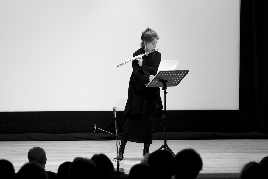 Camilla Hoitenga performs Laconisme de l'aile for solo flute.