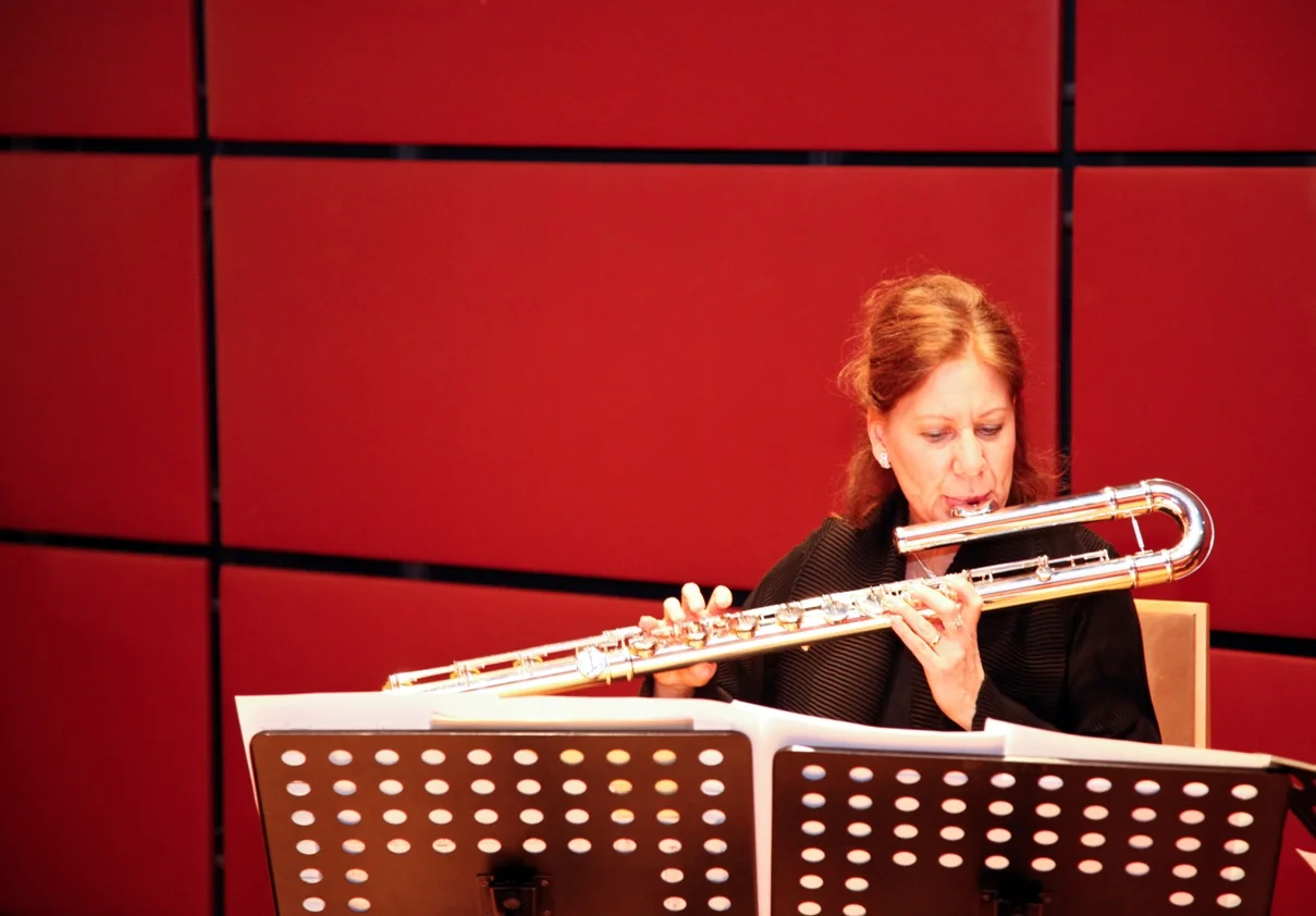 Camilla Hoitenga performs Mirrors (I) for bass flute and cello.