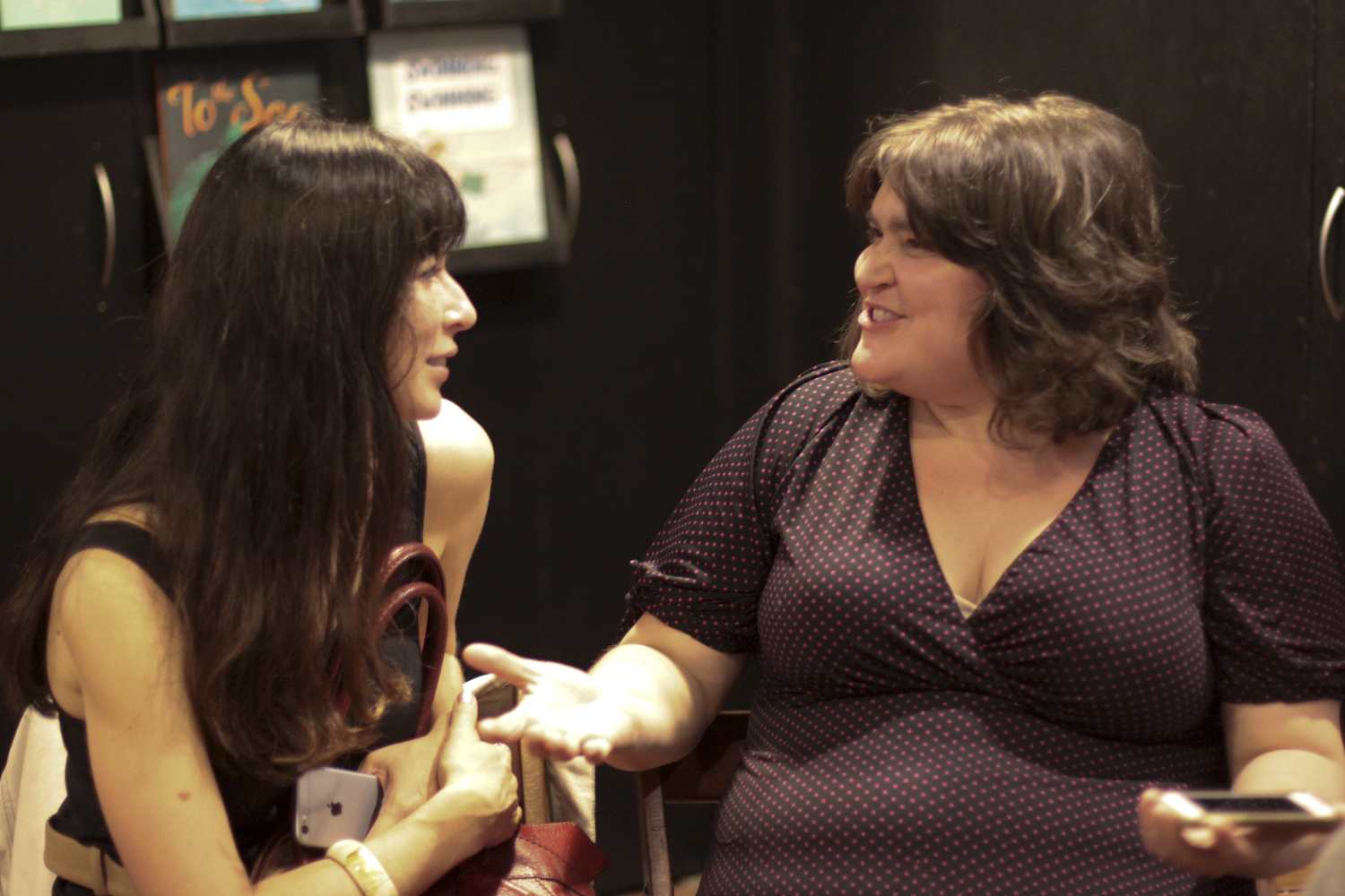  Emily Cooke (left) chats with Luthien Brackett. 