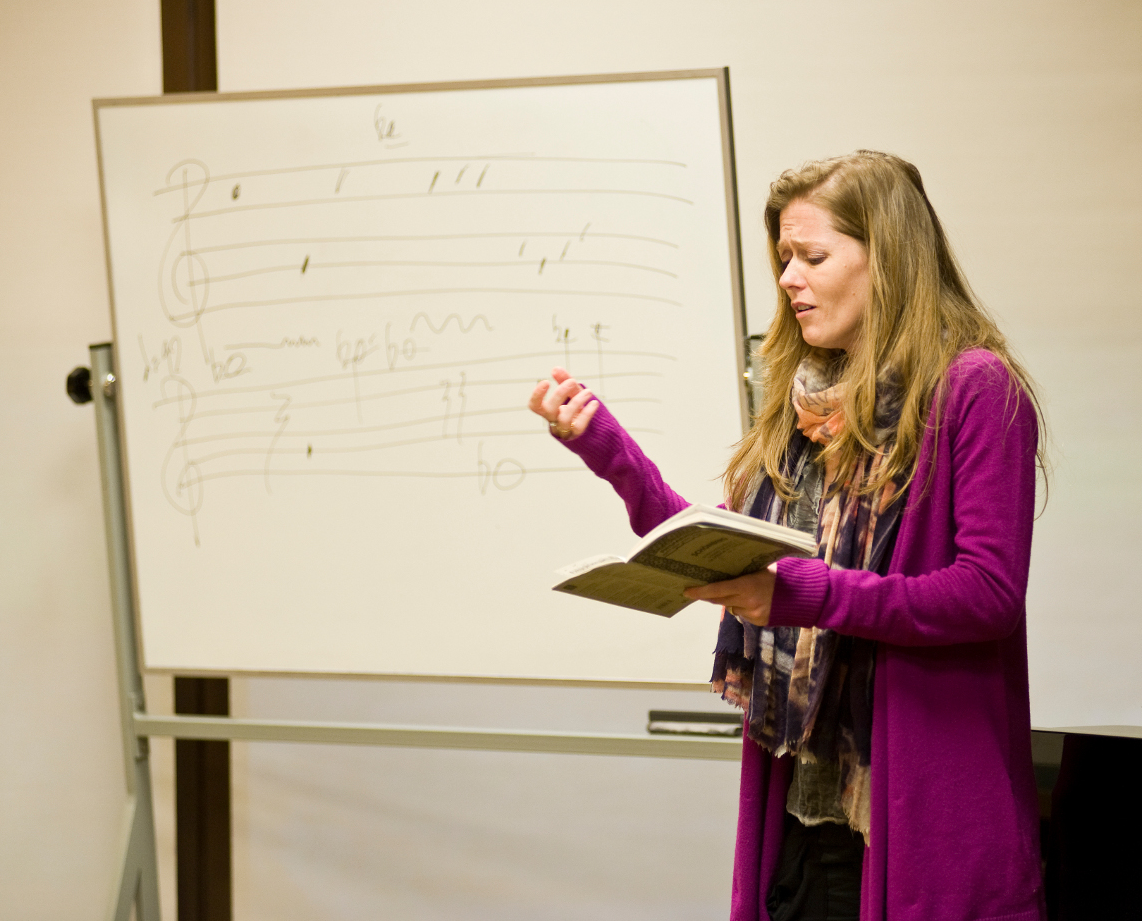 Barbara Hannigan giving a workshop on composing for the voice (image credit: Marcia Lessa) 