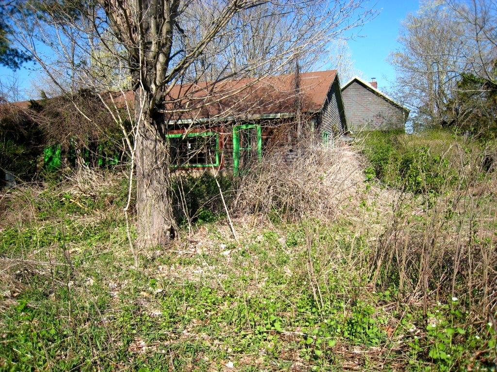 The gray barn with green trim at 269 Howd Rd. in Durham, Connecticut, was Kent’s home and world for half a century.