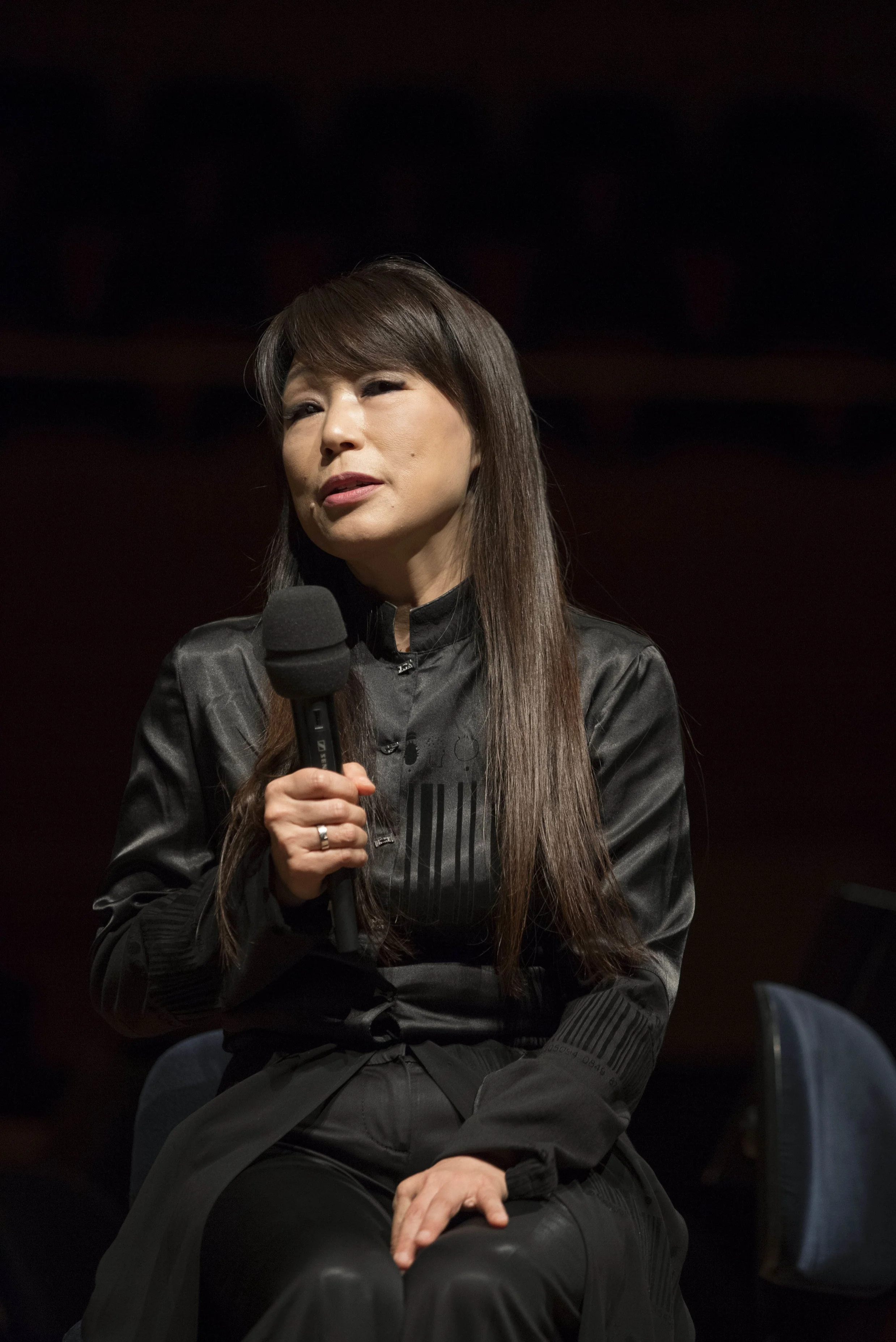 Unsuk Chin introduces Le Silence des Sirènes for soprano and orchestra at the 2014 Lucerne Festival. Photograph courtesy of the Lucerne Festival. Copyright Priska Ketterer/Lucerne Festival.