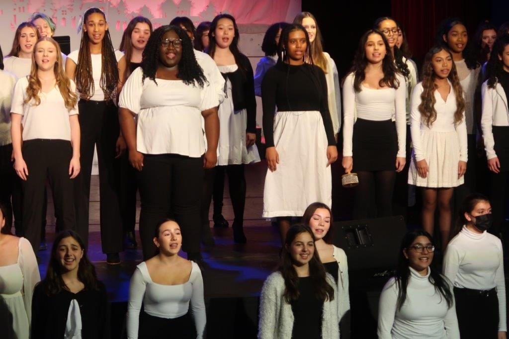  Singers in white and black 