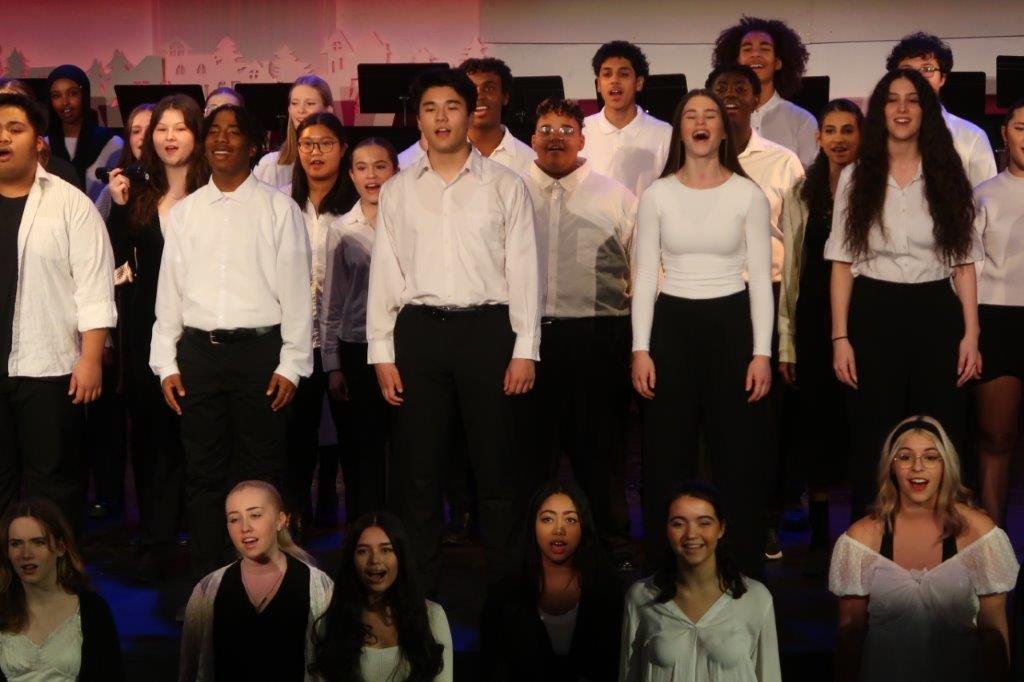  Singers in white and black 