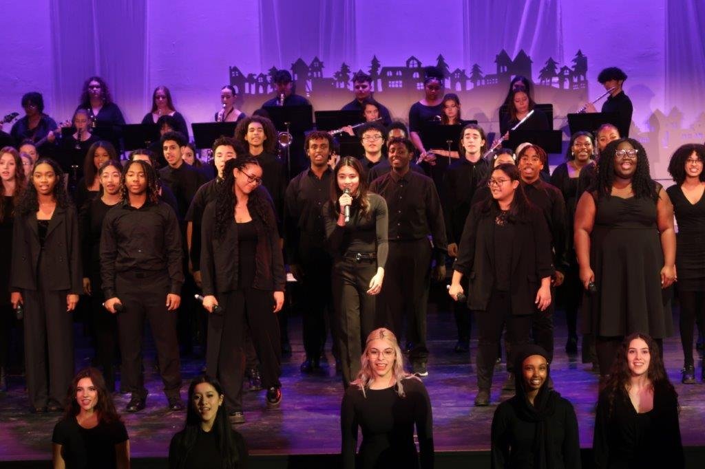  Singers dressed in black. 
