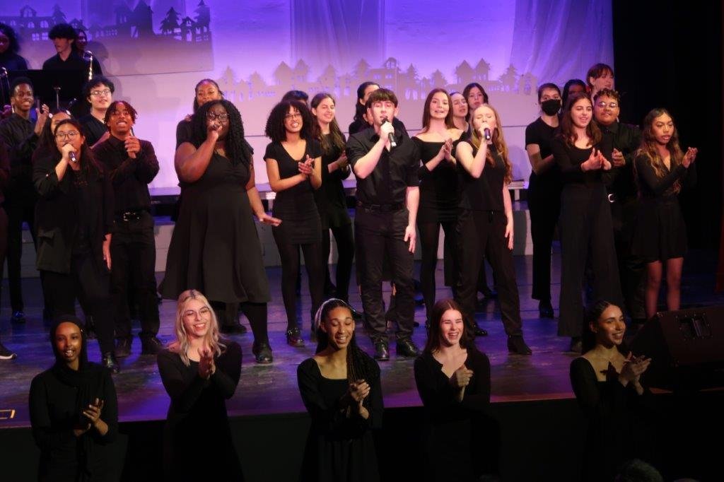  Singers dressed in black. 