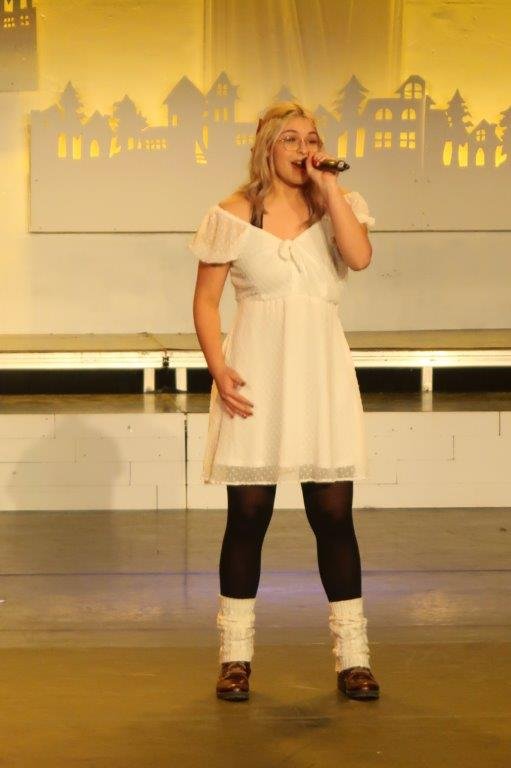  Singer with white dress black leggings and white socks 