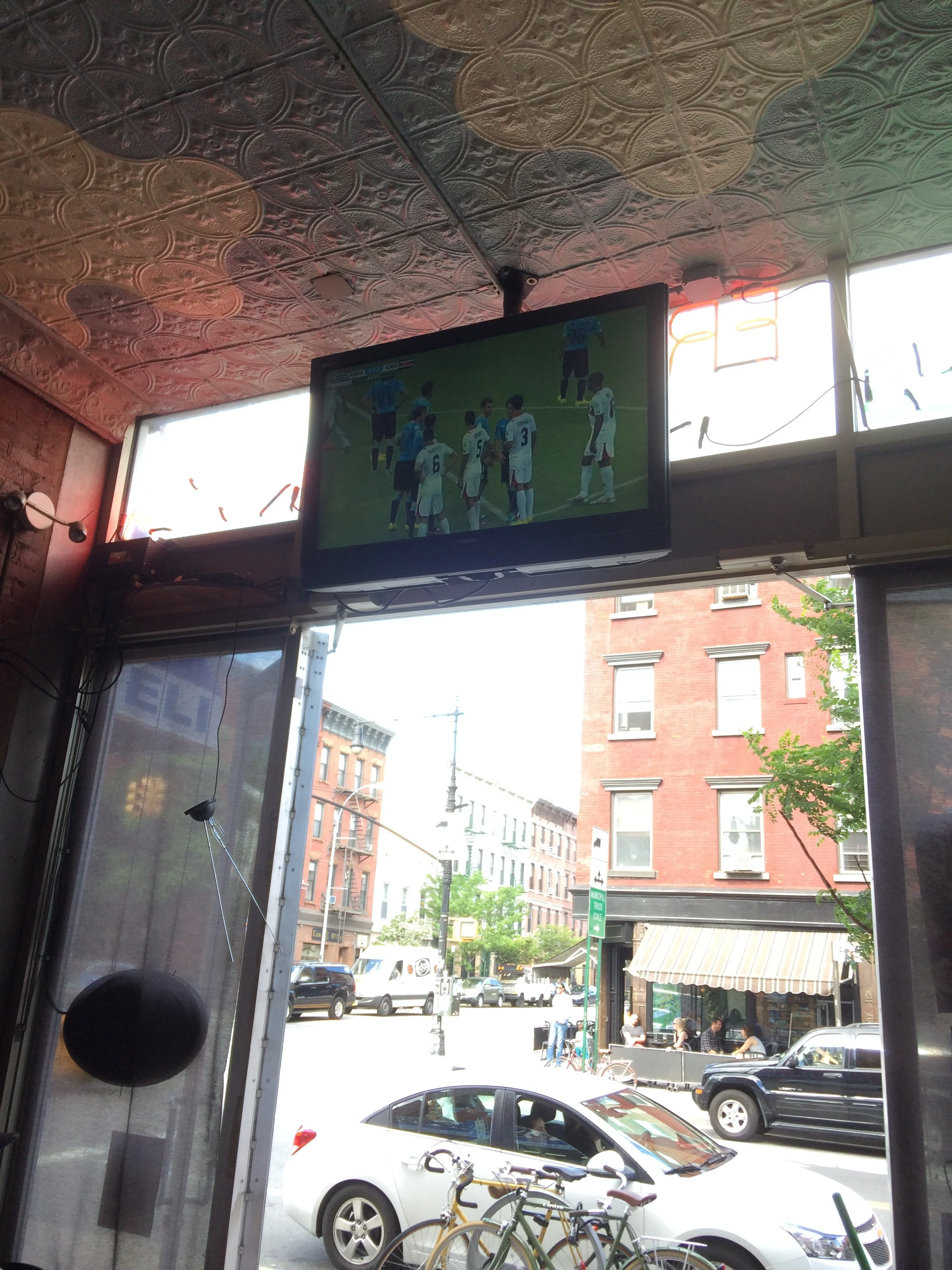 URUGUAY    1 - 3    COSTA RICA