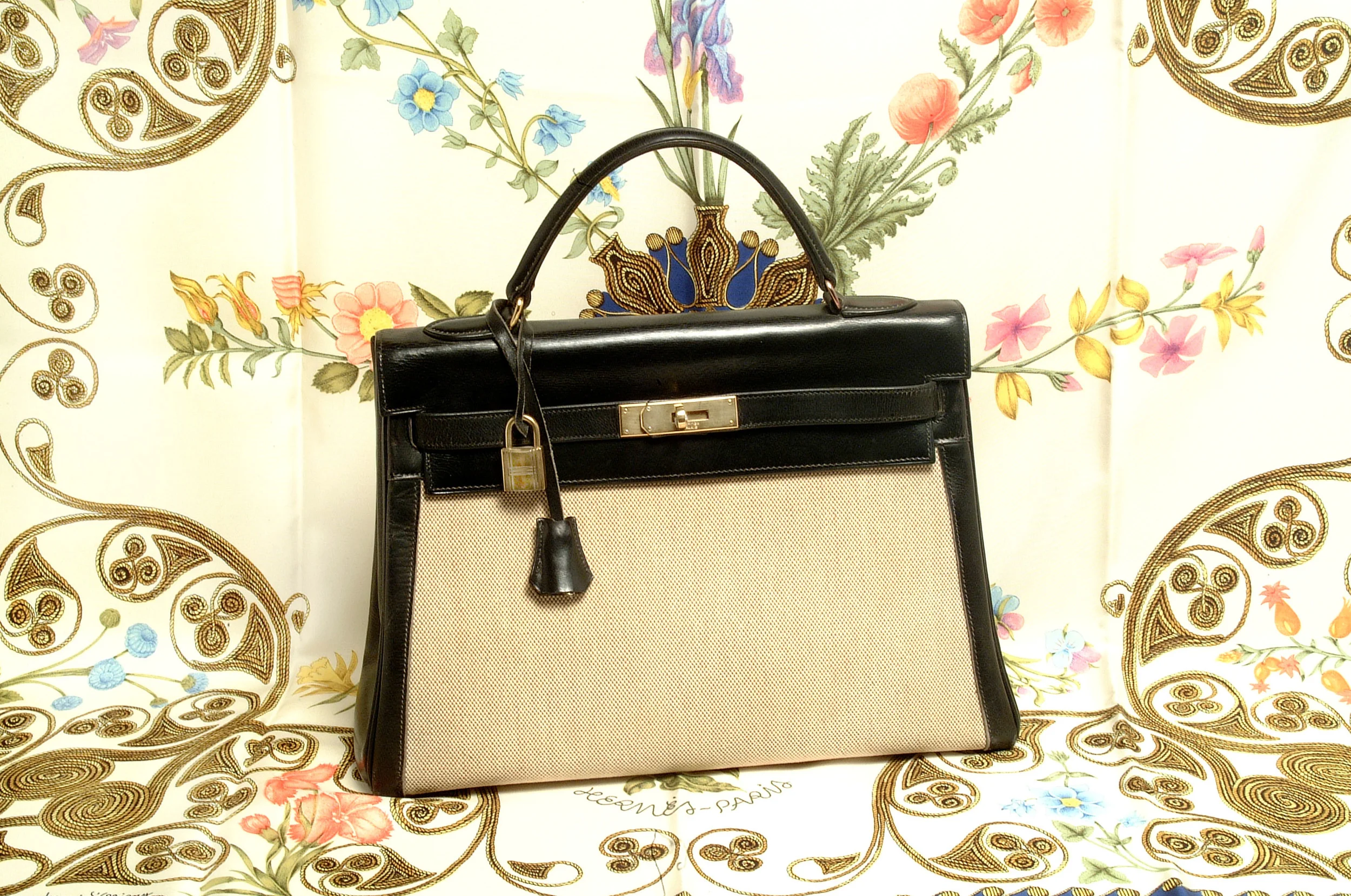 A very elegant Hermès bag for all season and time