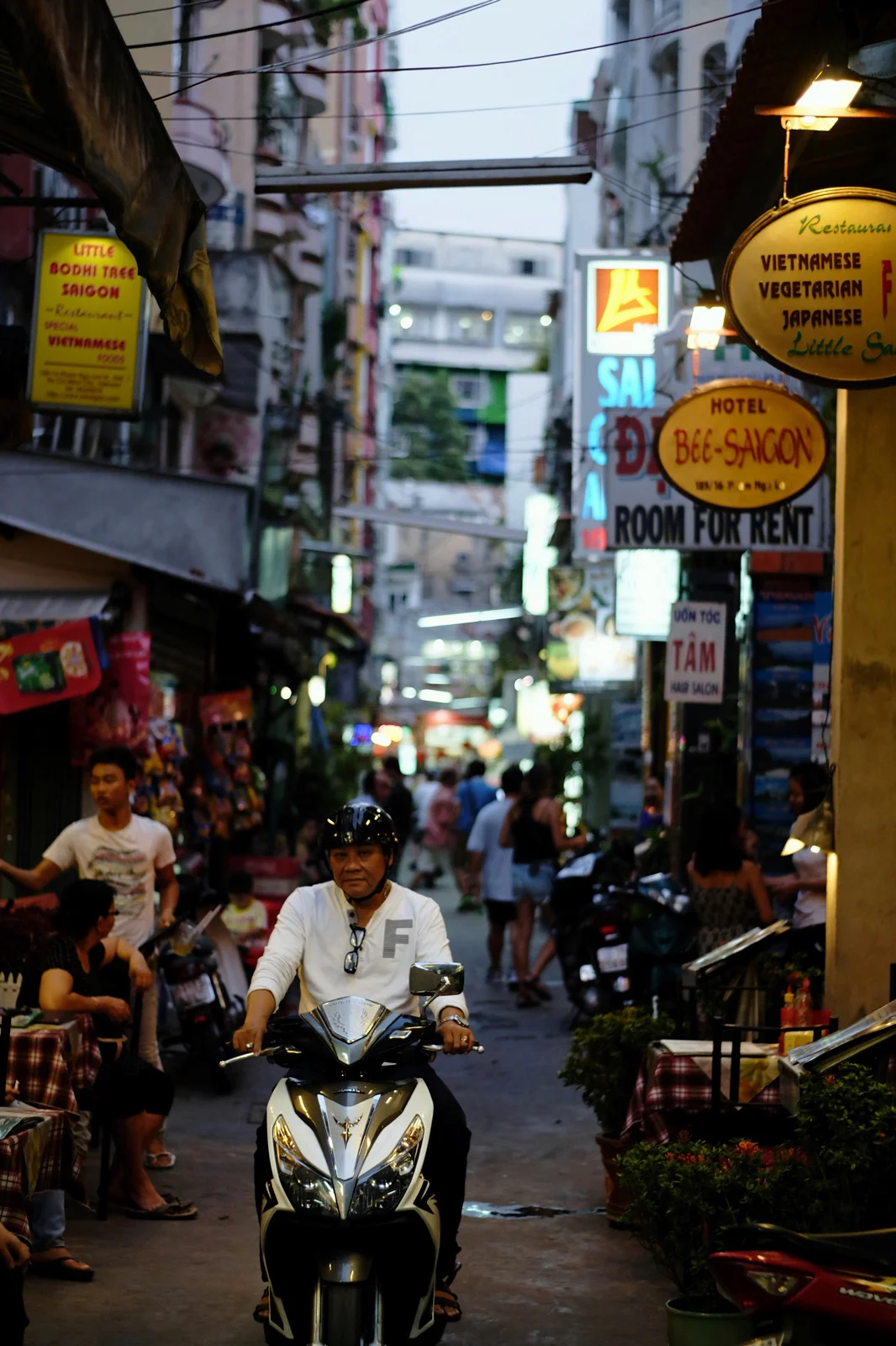 saigon-vietnam_17312791638_o.jpg