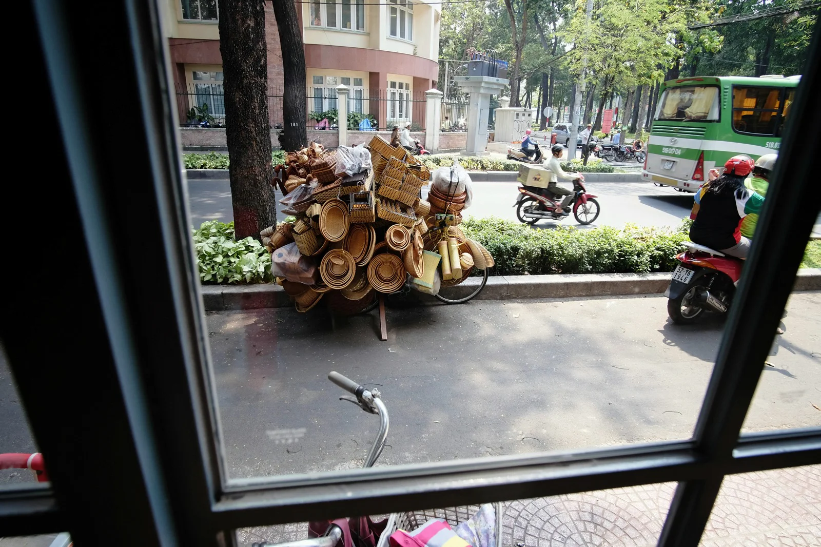 saigon-vietnam_17474237266_o.jpg