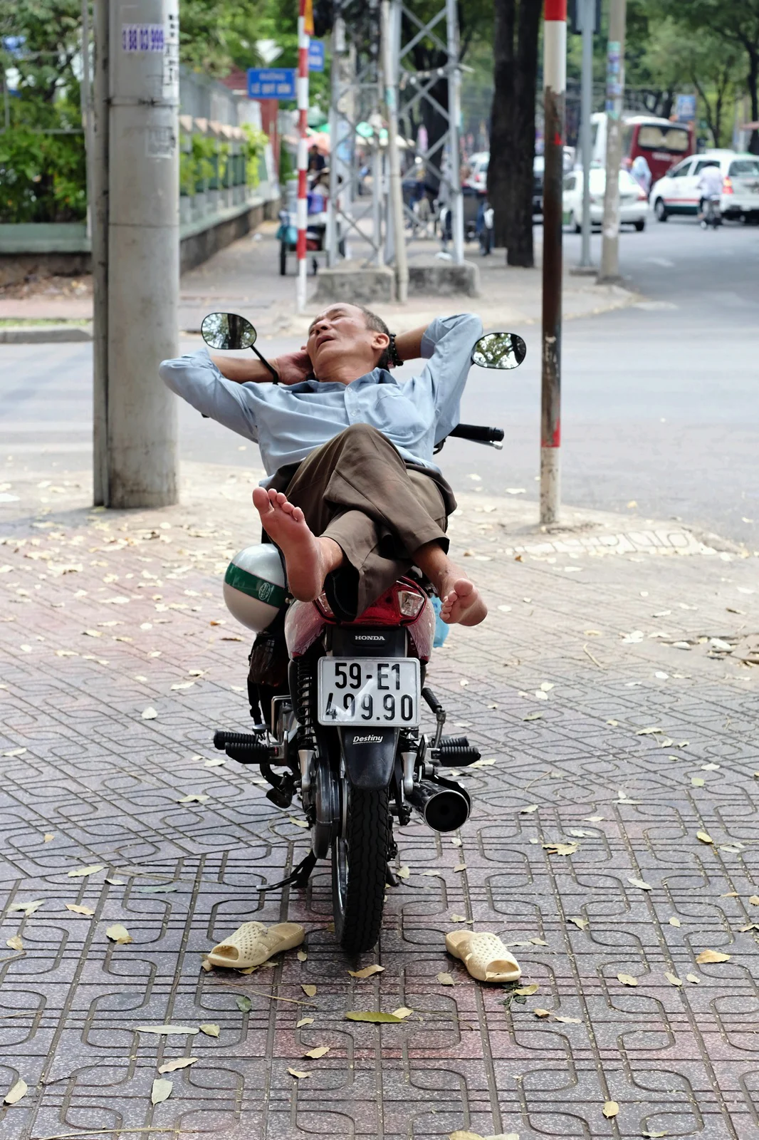 saigon-vietnam_17500596915_o.jpg