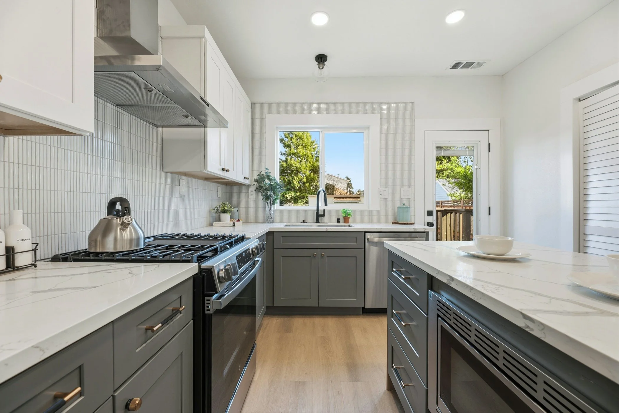 16-015_1834 8th St Alameda.jpg