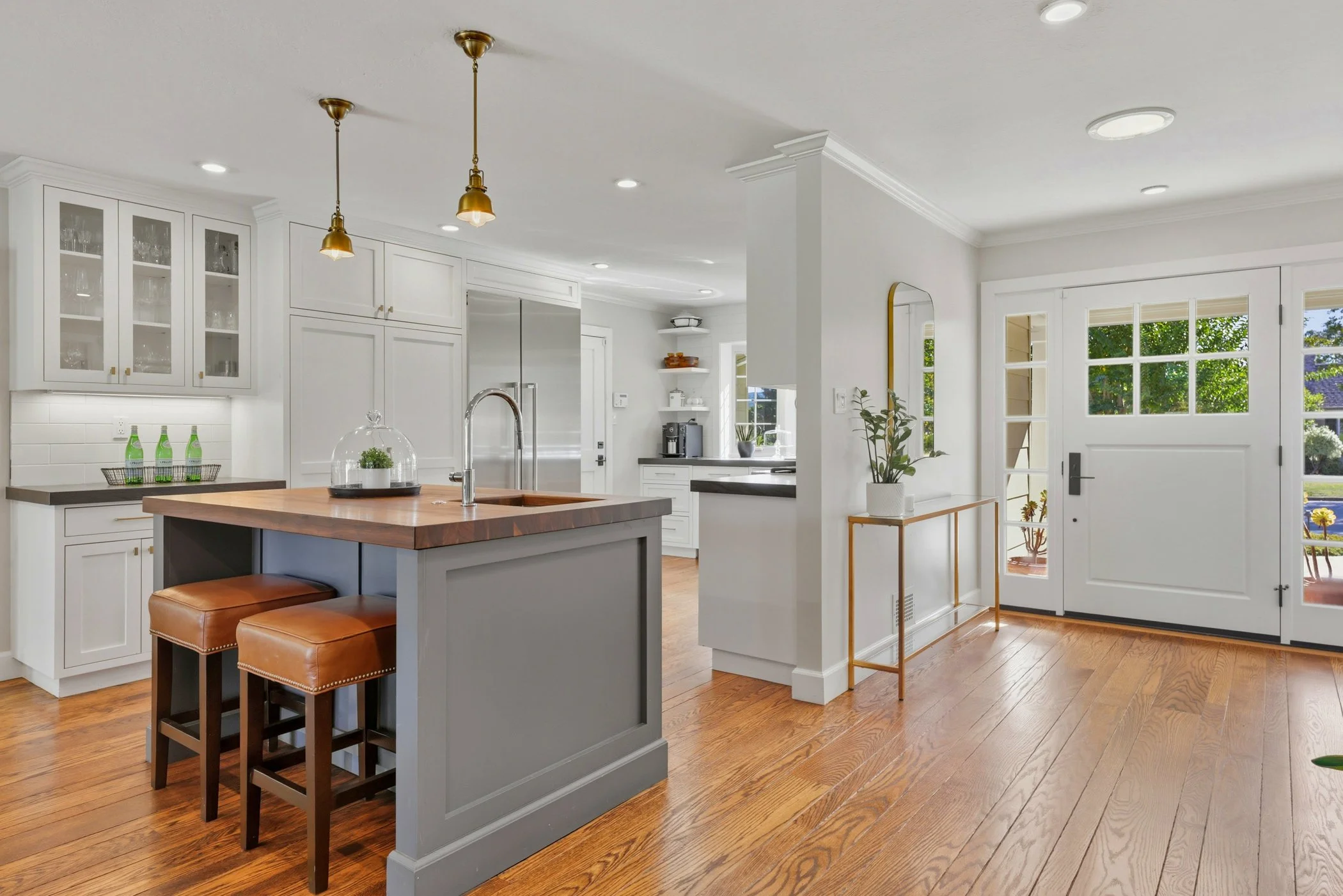 18-018_833 Crossbrook Ct.jpg