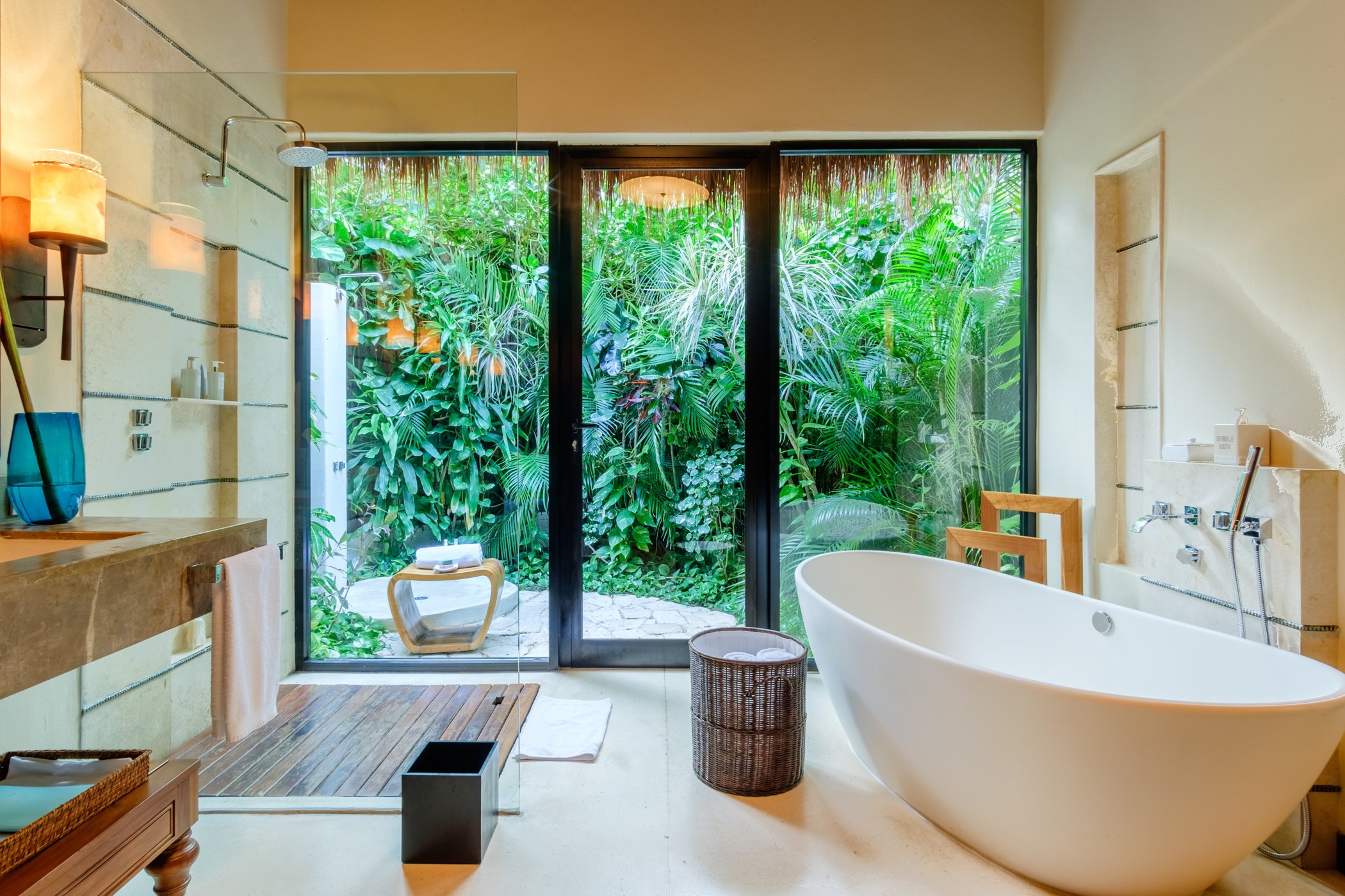 Master Bathroom_04.jpg