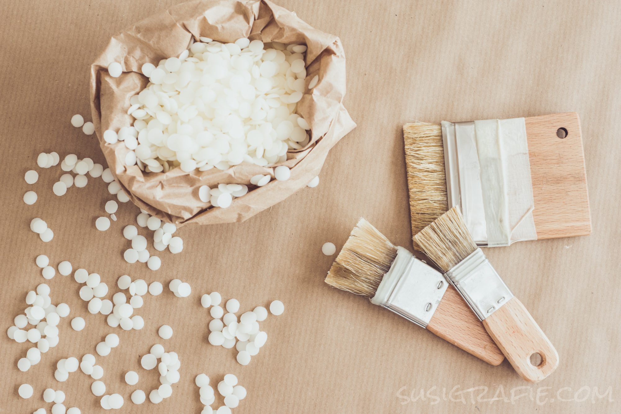 Gebleichtes Bienenwachs in Pastillenform