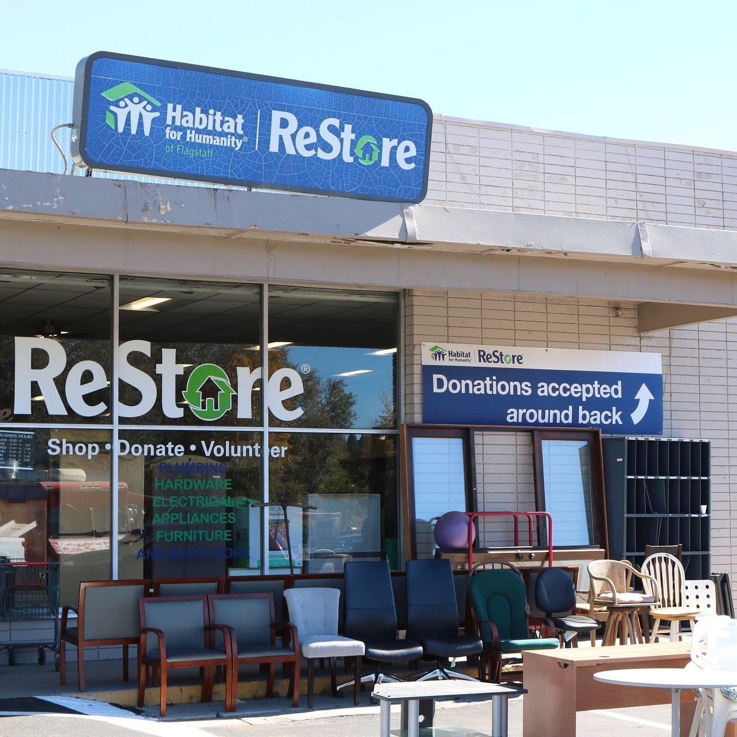 Looking to spruce up your home for the holidays? Our Flagstaff ReStore located on 4th Street has all the furniture, appliances, paint and parts you might need - open Tuesday through Saturday from 10am to 5pm!⁠
⁠
⁠
#workforcehousing #FlagstaffAZ #shop