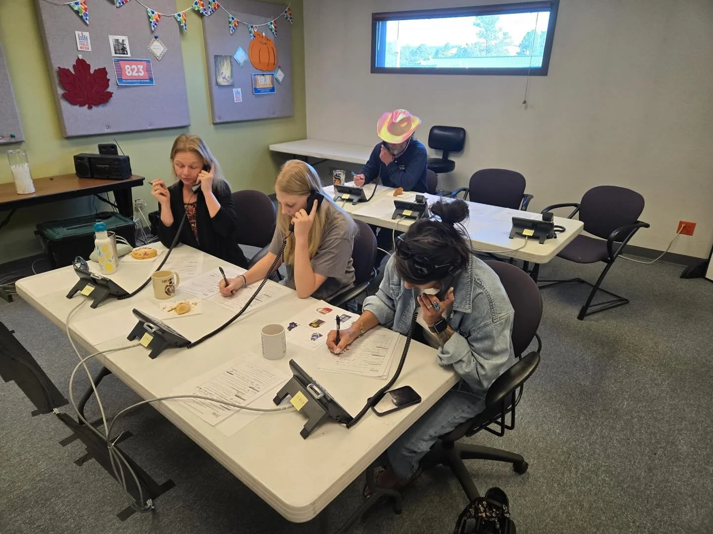 📞💙 Teamwork in action! 

Our Habitat team recently stepped away from the build site and into the call center to support the triple match challenge for our local KNAU Public Radio&mdash;and what an incredible experience it was! 

From answering phon