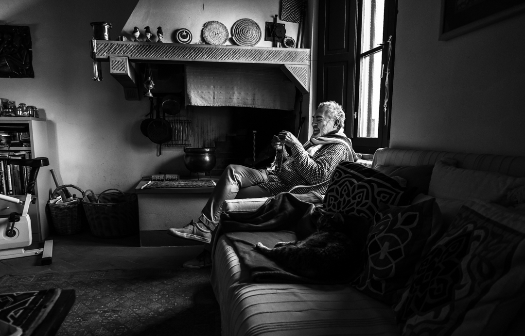 A high contrast Tuscan interior is easily handled with the EVF.