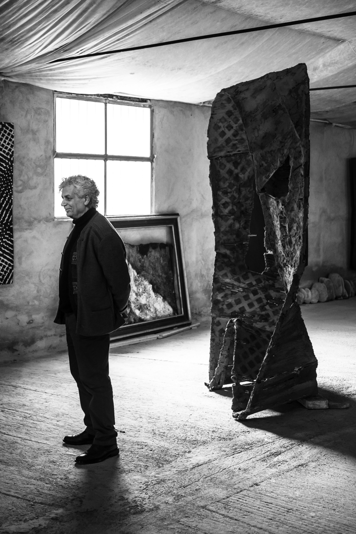 Challenging light in the Tuscan studio of Fabrizio Ruggiero.