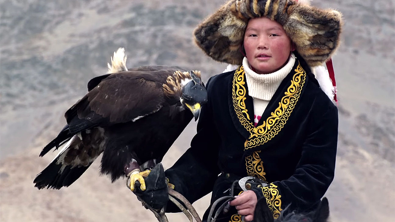 This spellbinding documentary follows Aisholpan, a 13-year-old nomadic Mongolian girl who is fighting to become the first female eagle hunter in twelve generations of her Kazakh family. Through breathtaking aerial cinematography and intimate verite footage, the film captures her personal journey while also addressing universal themes like female empowerment, the natural world, coming of age and the onset of modernity.