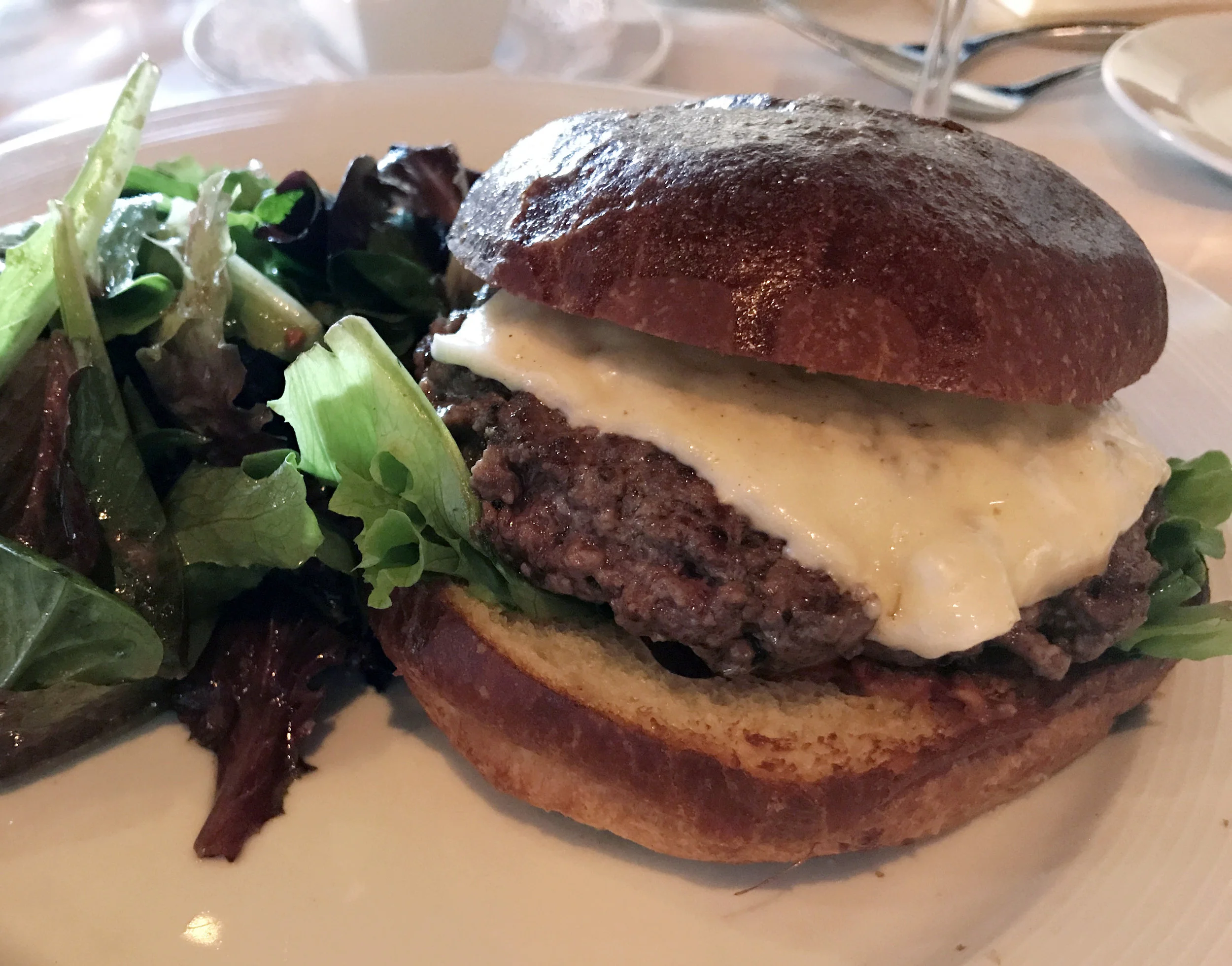 The Hamburger Fait Maison from Etoile Cuisine et Bar in Uptown Park