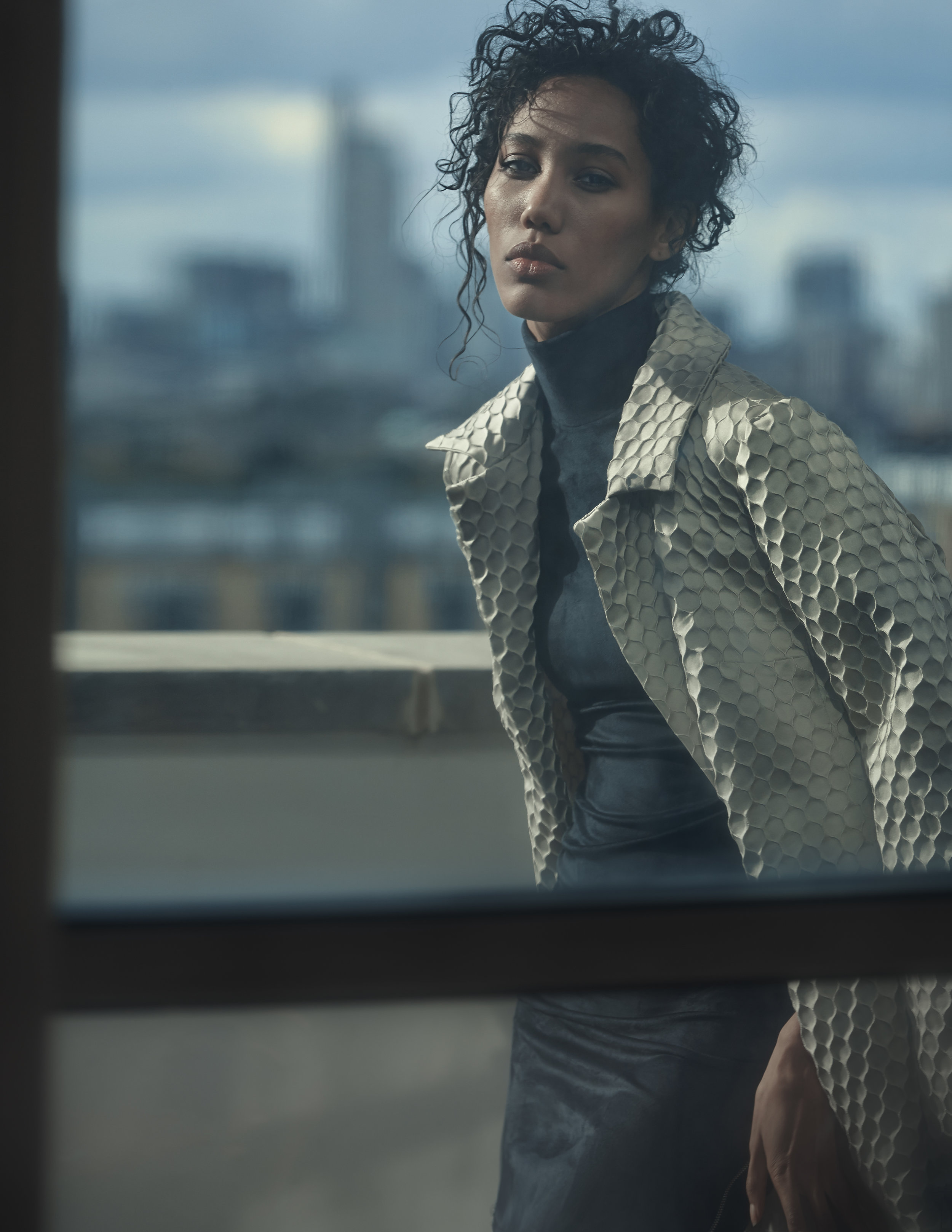 ELEGANT MAGAZINE, NATURALISTIC WOMAN