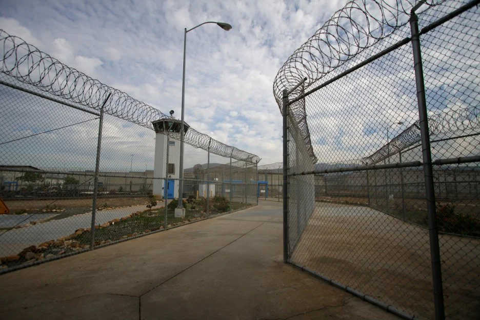 enteringdonovanprison_t936.jpg