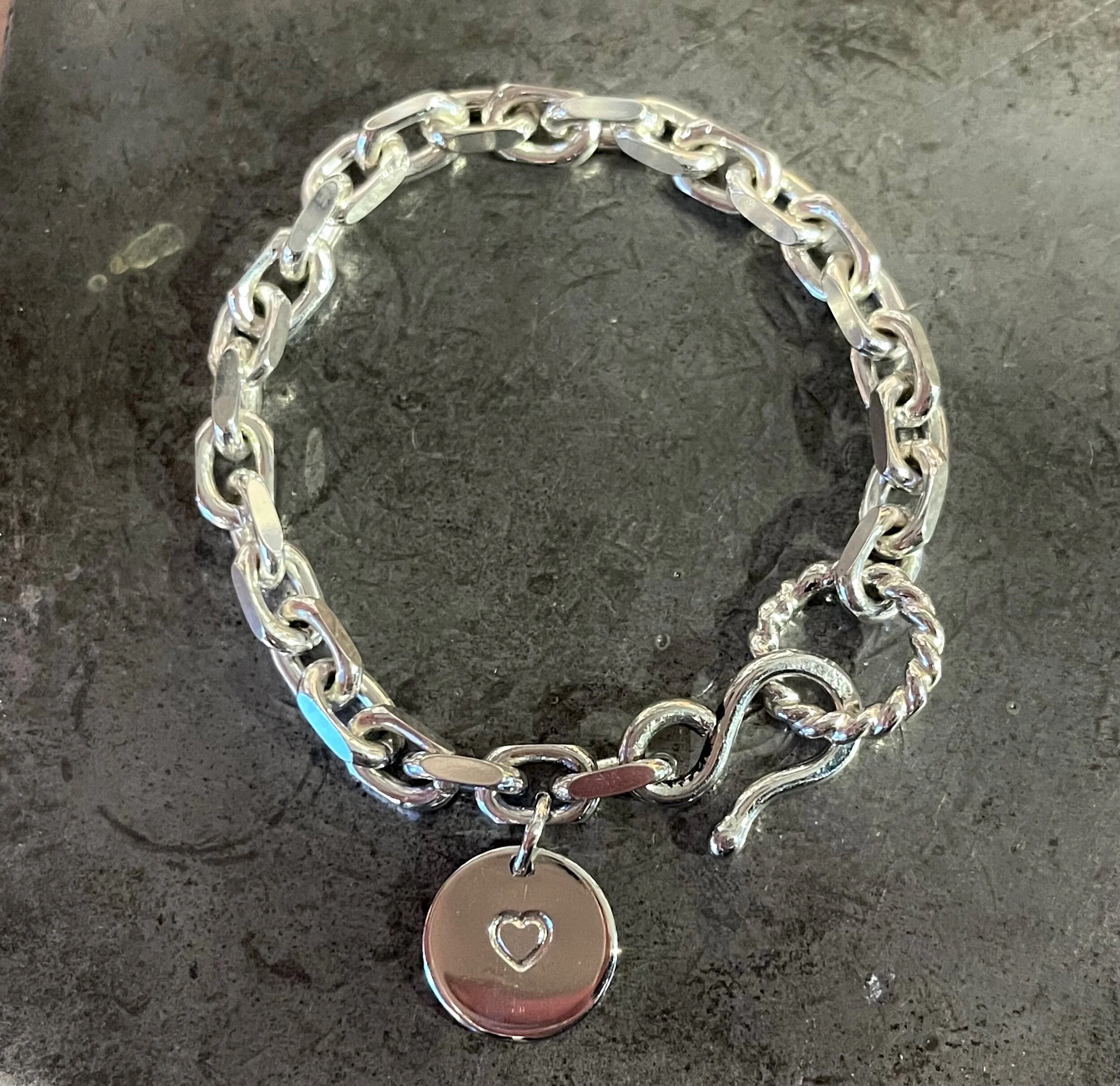 25B4CABA-C717-48A0-84C1-FE7067AD44A7