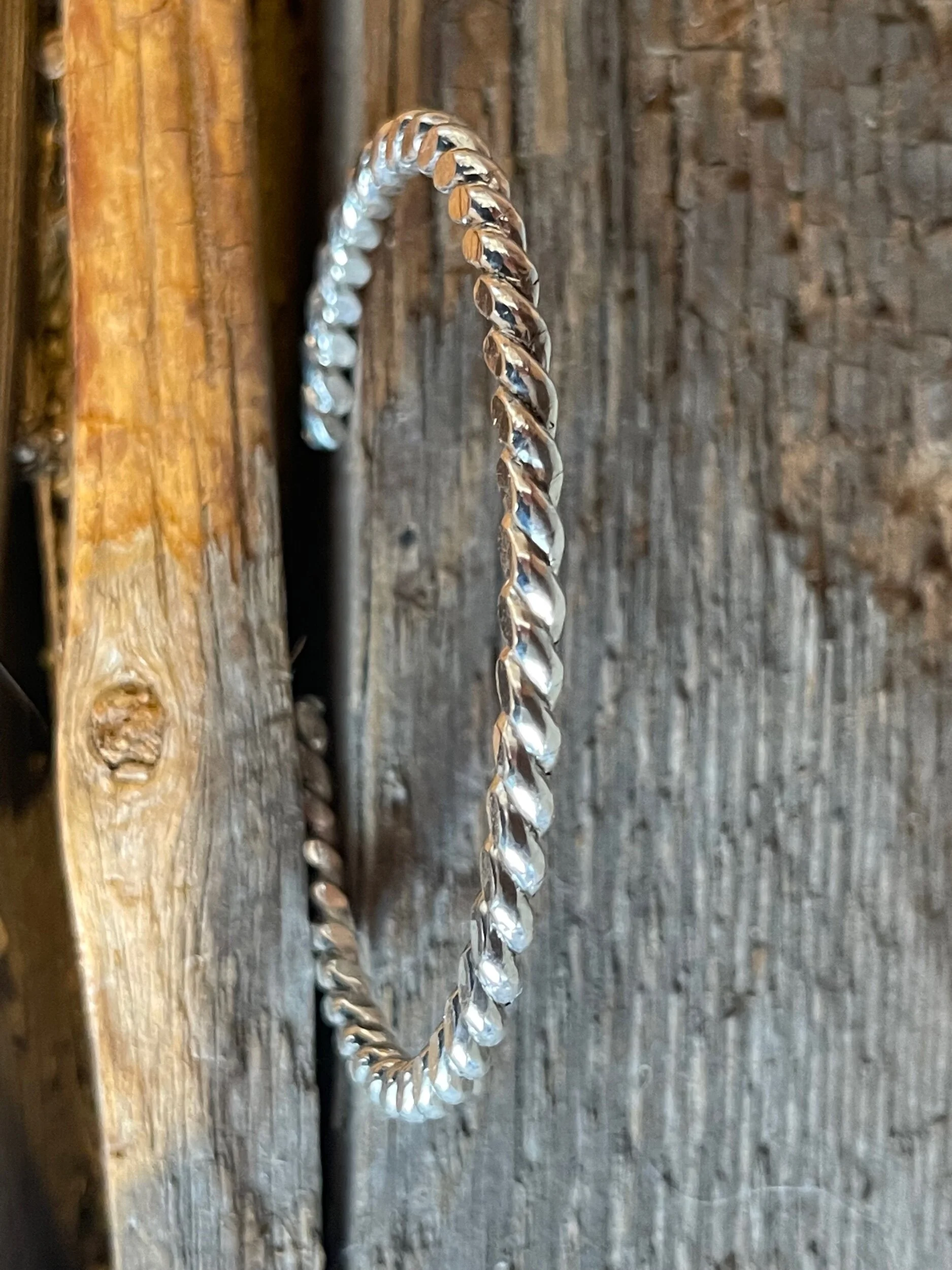 28B11DB0-94C0-48E4-9B63-8A2D6220D189