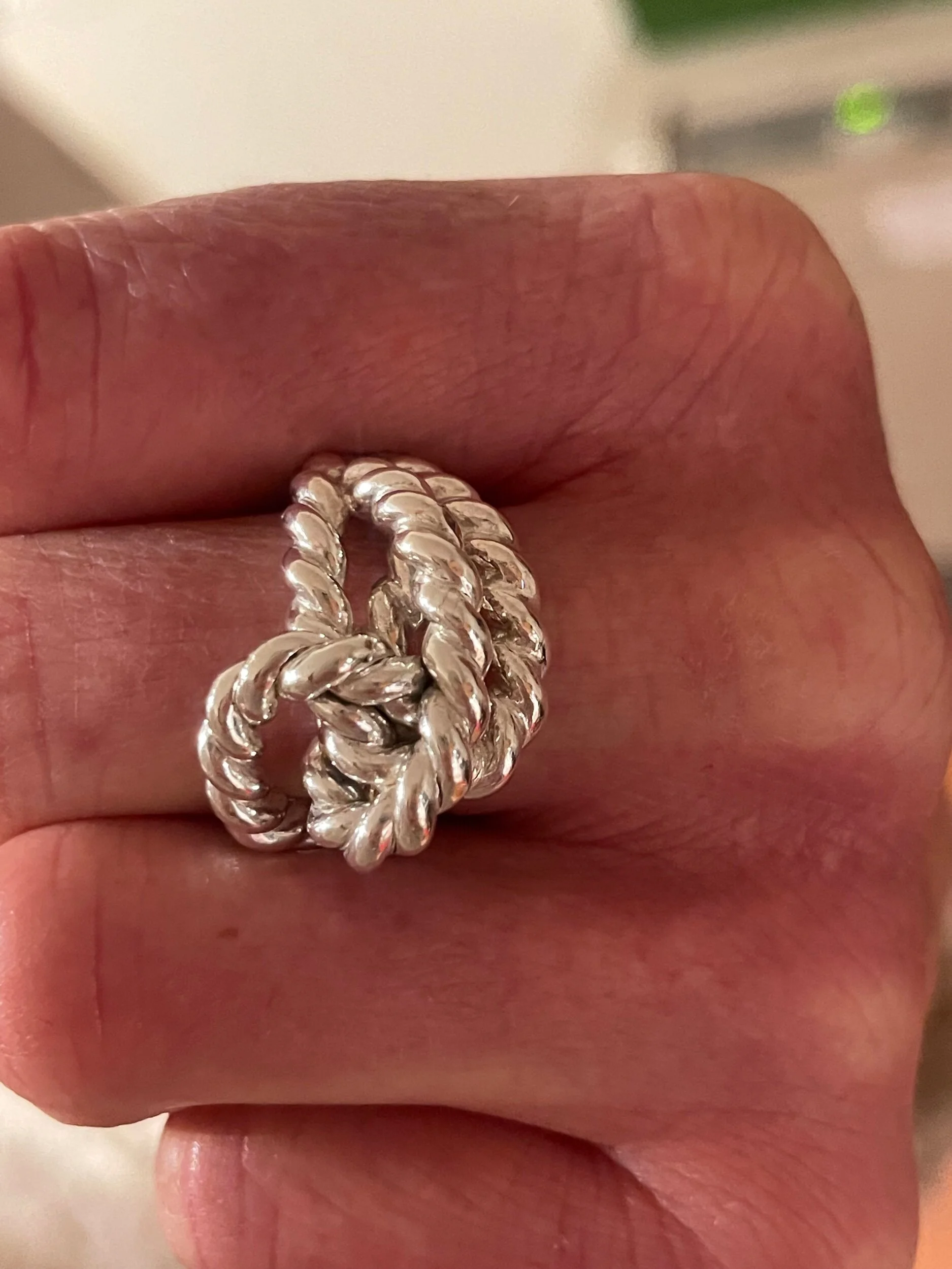 FE872162-7B3E-4C2E-BD3E-204A22E47854