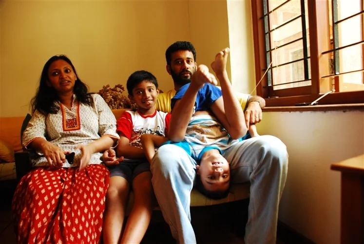anitha-mukherji-boys-brothers-calicut-grandmother-cute-child-manoj-sepiastory-portrait-photographer-sunlight-vinodcyriac.jpg